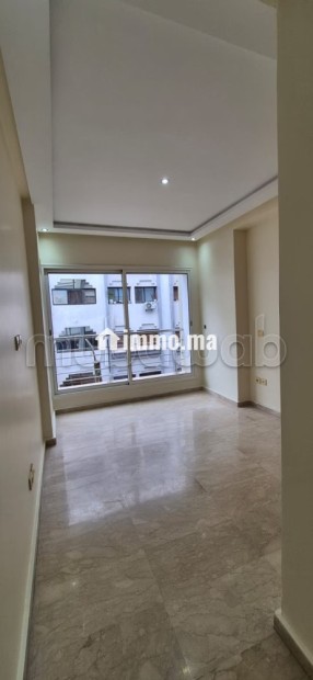 À louer – Bel appartement non meublé au Triangle d’Or - Location Immobilier - Casablanca - photo 4