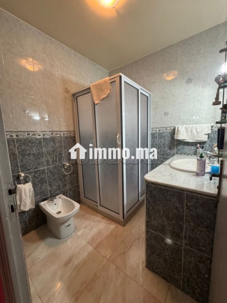 Superbe appartement à louer au centre ville agadirà Amsernate.
Superficie 60 m².
Meublé - Location Immobilier - Agadir - photo 3