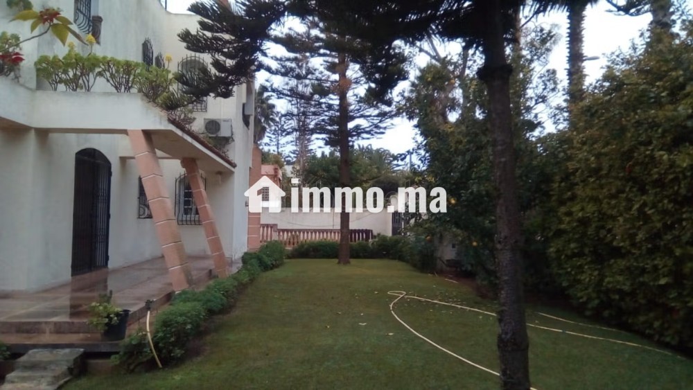 À louer villa avec piscine à Souissi - Location Immobilier - Rabat - photo 3