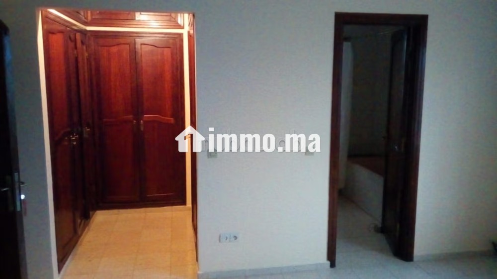 À louer villa avec piscine à Souissi - Location Immobilier - Rabat - photo 6
