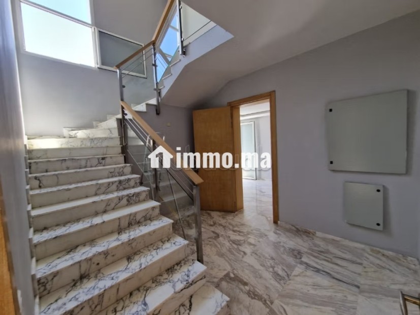 À louer Superbe villa haut standing à Souissi - Location Immobilier - Rabat - photo 5