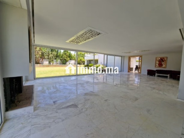 a-louer-superbe-villa-haut-standing-a-souissi-big-1