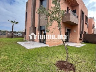 Magnifique villa à vendre à Hay Targa.
Superficie 242 m².
Places de stationnement et terrasse - Villa à vendre - Marrakech