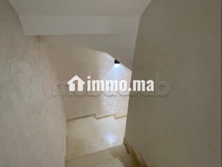 Magnifique villa à vendre à Hay Targa.
Superficie 242 m².
Places de stationnement et terrasse - Villa à vendre - Marrakech