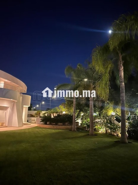 Villa de haut standing à louer à Souissi. 5 pièces confortables. Air conditionné et cheminée - Location Immobilier - Rabat - photo 3