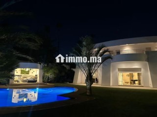 Villa de haut standing à louer à Souissi. 5 pièces confortables. Air conditionné et cheminée - Villa à louer - Rabat