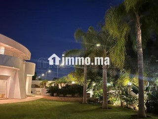 Villa de haut standing à louer à Souissi. 5 pièces confortables. Air conditionné et cheminée - Villa à louer - Rabat
