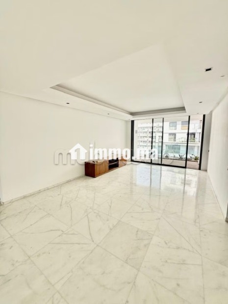 Superbe appartement vide avec terrasse à louer - Location Immobilier - Casablanca - photo 1