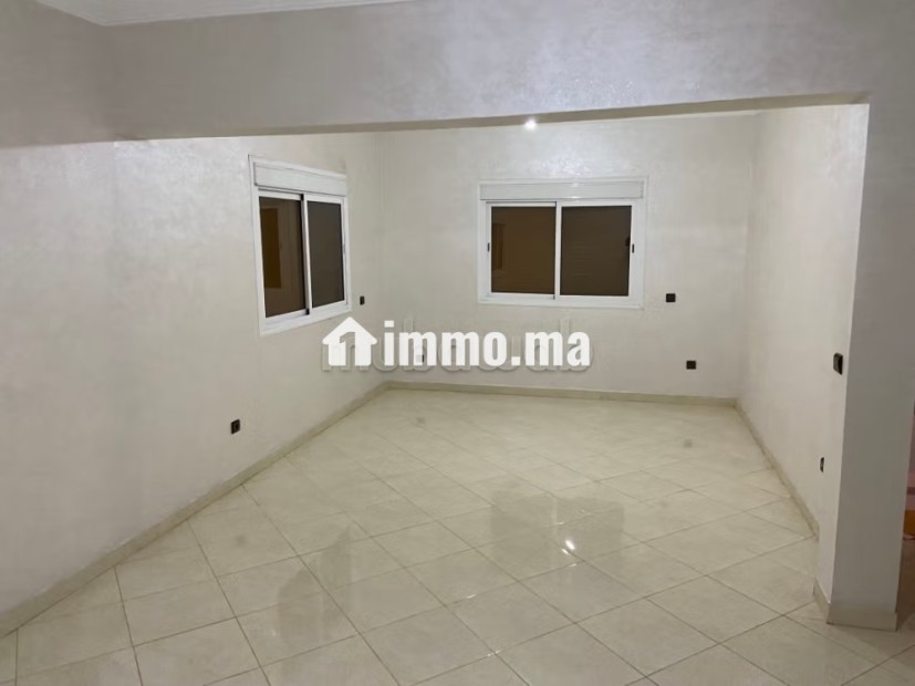 Immeuble 3 étages Café à Hay Al Bahja.
Superficie 250 m².
Air conditionné - Vente Immobilier - Marrakech - photo 2