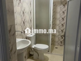 Immeuble 3 étages Café à Hay Al Bahja.
Superficie 250 m².
Air conditionné - Appartement à vendre - Marrakech