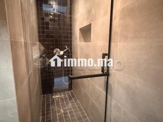 Louez cet appartement à Palmier. Superficie 54 m². Porte sécurisée et chauffage central - Appartement à louer - Casablanca