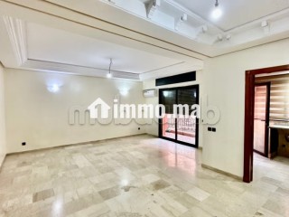 Superbe appartement à louer à Guéliz. Superficie 105 m². Système de parabole et résidence sécurisée - Appartement à louer - Marrakech