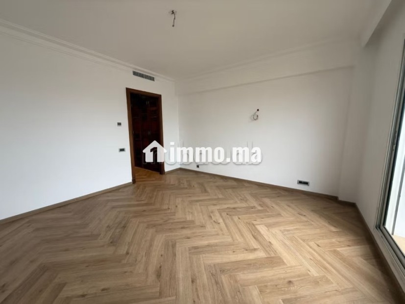 Ain diab/appart rénove 3 chambres vue mer - Location Immobilier - Casablanca - photo 8