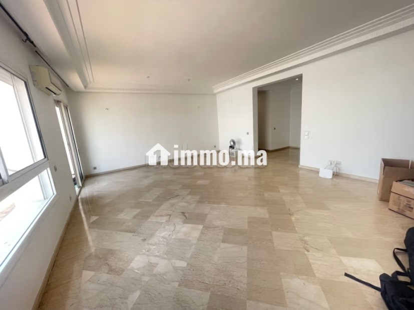 Très bel appartement familial de 178m2 avec grande terrasse de 50m2 à la location Vide à quartier Racine - Location Immobilier - Casablanca - photo 3