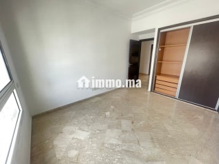 Très bel appartement familial de 178m2 avec grande terrasse de 50m2 à la location Vide à quartier Racine - Appartement à louer - Casablanca