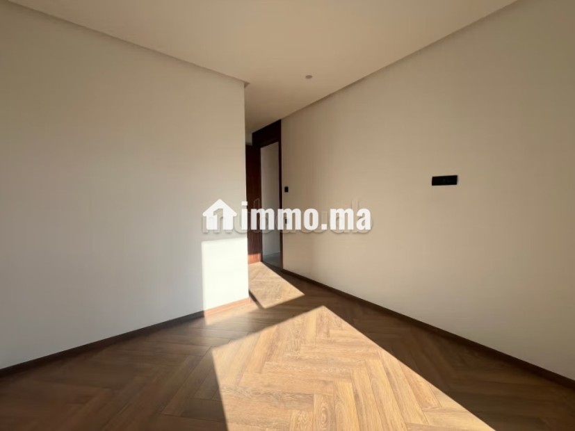 Appartement en location à Casablanca Finance City. 2 chambres. Porte blindée, salon marocain - Location Immobilier - Casablanca - photo 2