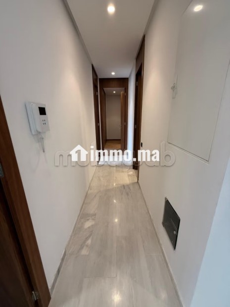 Appartement en location à Casablanca Finance City. 2 chambres. Porte blindée, salon marocain - Location Immobilier - Casablanca - photo 8