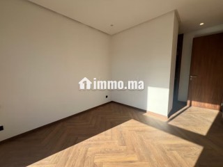Appartement en location à Casablanca Finance City. 2 chambres. Porte blindée, salon marocain - Appartement à louer - Casablanca