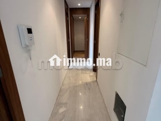 Appartement en location à Casablanca Finance City. 2 chambres. Porte blindée, salon marocain - Appartement à louer - Casablanca