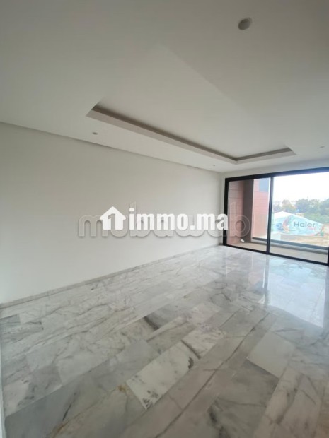 Louez cet appartement à Casablanca Finance City.
Superficie 109 m².
Salon traditionnel et porte blindée - Location Immobilier - Casablanca - photo 1
