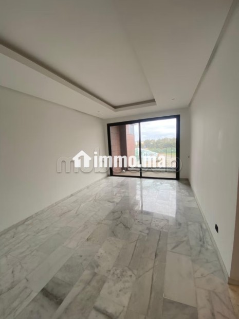 Louez cet appartement à Casablanca Finance City.
Superficie 109 m².
Salon traditionnel et porte blindée - Location Immobilier - Casablanca - photo 3