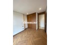 Louez cet appartement à Casablanca Finance City.
Superficie 109 m².
Salon traditionnel et porte blindée - miniature 7