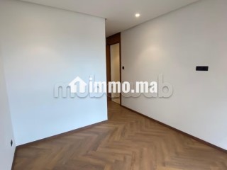 Louez cet appartement à Casablanca Finance City.
Superficie 109 m².
Salon traditionnel et porte blindée - Appartement à louer - Casablanca
