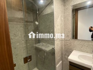 Louez cet appartement à Casablanca Finance City.
Superficie 109 m².
Salon traditionnel et porte blindée - Appartement à louer - Casablanca