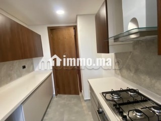 Louez cet appartement à Casablanca Finance City.
Superficie 109 m².
Salon traditionnel et porte blindée - Appartement à louer - Casablanca