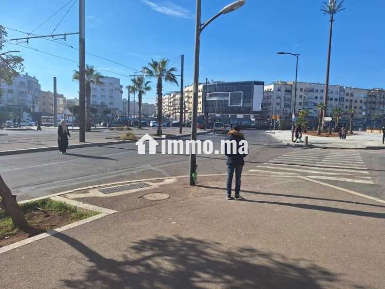 LOCAL SUR LE BD EN FACE TRMWAY OKABA - Location Immobilier - Casablanca - photo 3