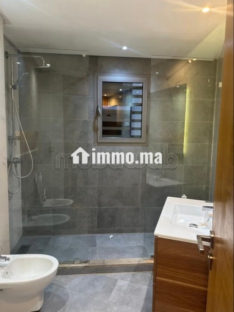 Bel appartement en location à Oasis. Surface de 130 m². Double vitrage et porte blindée - Location Immobilier - Casablanca - photo 3