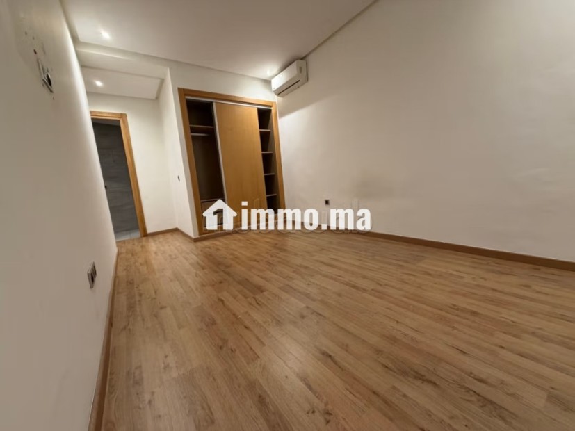 Superbe appartement à louer à Val Fleury. Surface totale 140 m². Garage et terrasse - Location Immobilier - Casablanca - photo 3