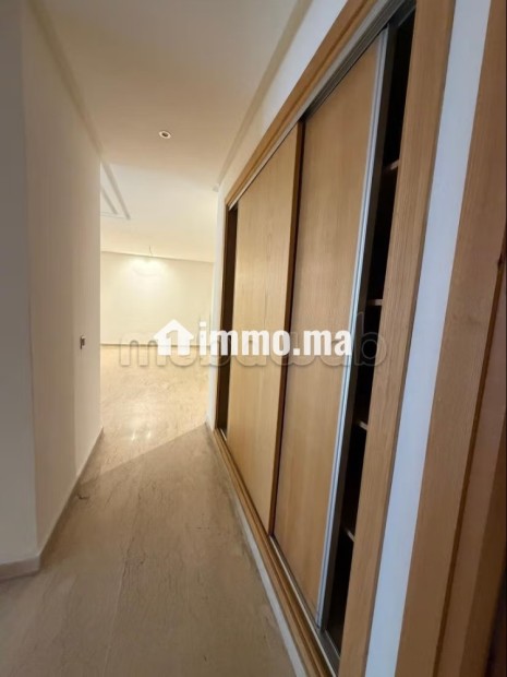Superbe appartement à louer à Val Fleury. Surface totale 140 m². Garage et terrasse - Location Immobilier - Casablanca - photo 8