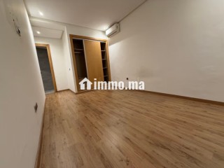 Superbe appartement à louer à Val Fleury. Surface totale 140 m². Garage et terrasse - Appartement à louer - Casablanca