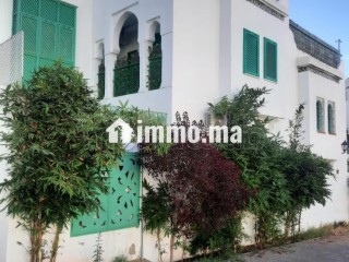 Appartement en vente à Tamesna. 3 chambres. Salon traditionnel et porte blindée - Appartement à vendre - Autre