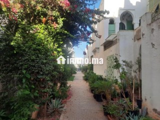 Appartement en vente à Tamesna. 3 chambres. Salon traditionnel et porte blindée - Appartement à vendre - Autre
