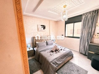 Location saisonnière à Béni Mellal. 2 belles chambres. Salon traditionnel et système d'antenne parabolique - Appartement à vendre - Beni Mellal