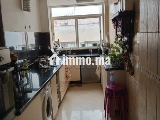 Location saisonnière à Béni Mellal. 2 belles chambres. Salon traditionnel et système d'antenne parabolique - Appartement à vendre - Beni Mellal