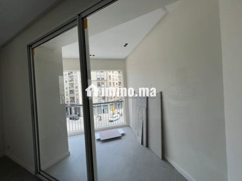 Location apprt vide totalement rénover a sokrat - Location Immobilier - Casablanca - photo 8