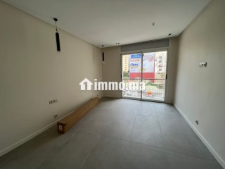 Location apprt vide totalement rénover a sokrat - Appartement à louer - Casablanca