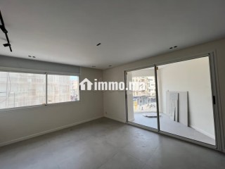 Location apprt vide totalement rénover a sokrat - Appartement à louer - Casablanca