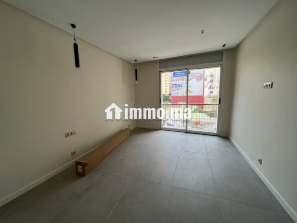 location-apprt-vide-totalement-renover-a-sokrat-big-10