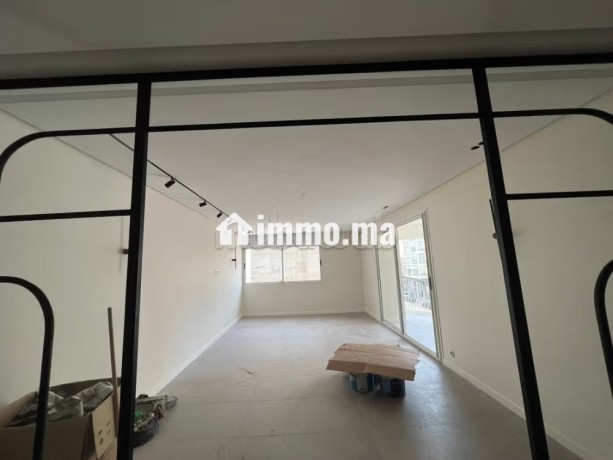 location-apprt-vide-totalement-renover-a-sokrat-big-5