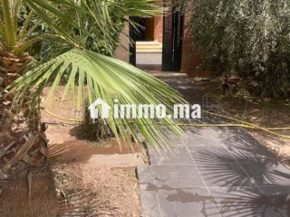 Villa de luxe à vendre à Route de l'Ourika. 5 grandes pièces. Porte blindée et parabole - Villa à vendre - Marrakech