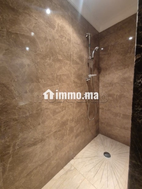 Appartement moderne et bien équipé à louer - Location Immobilier - Bouskoura - photo 7