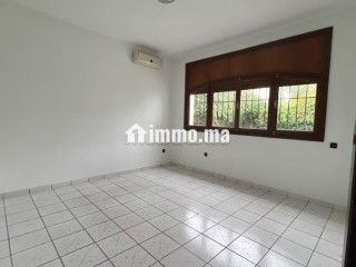 Superbe villa à louer à Riyad. 4 chambres agréables - Villa à louer - Rabat