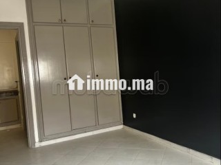 Apparemment chs salon vide à louer à agdal vers avenue oqba - Appartement à louer - Rabat