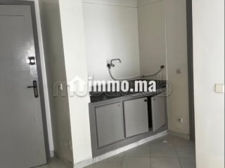 Apparemment chs salon vide à louer à agdal vers avenue oqba - Appartement à louer - Rabat