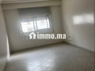 Apparemment chs salon vide à louer à agdal vers avenue oqba - Appartement à louer - Rabat