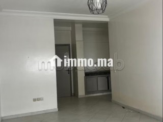 Apparemment chs salon vide à louer à agdal vers avenue oqba - Appartement à louer - Rabat